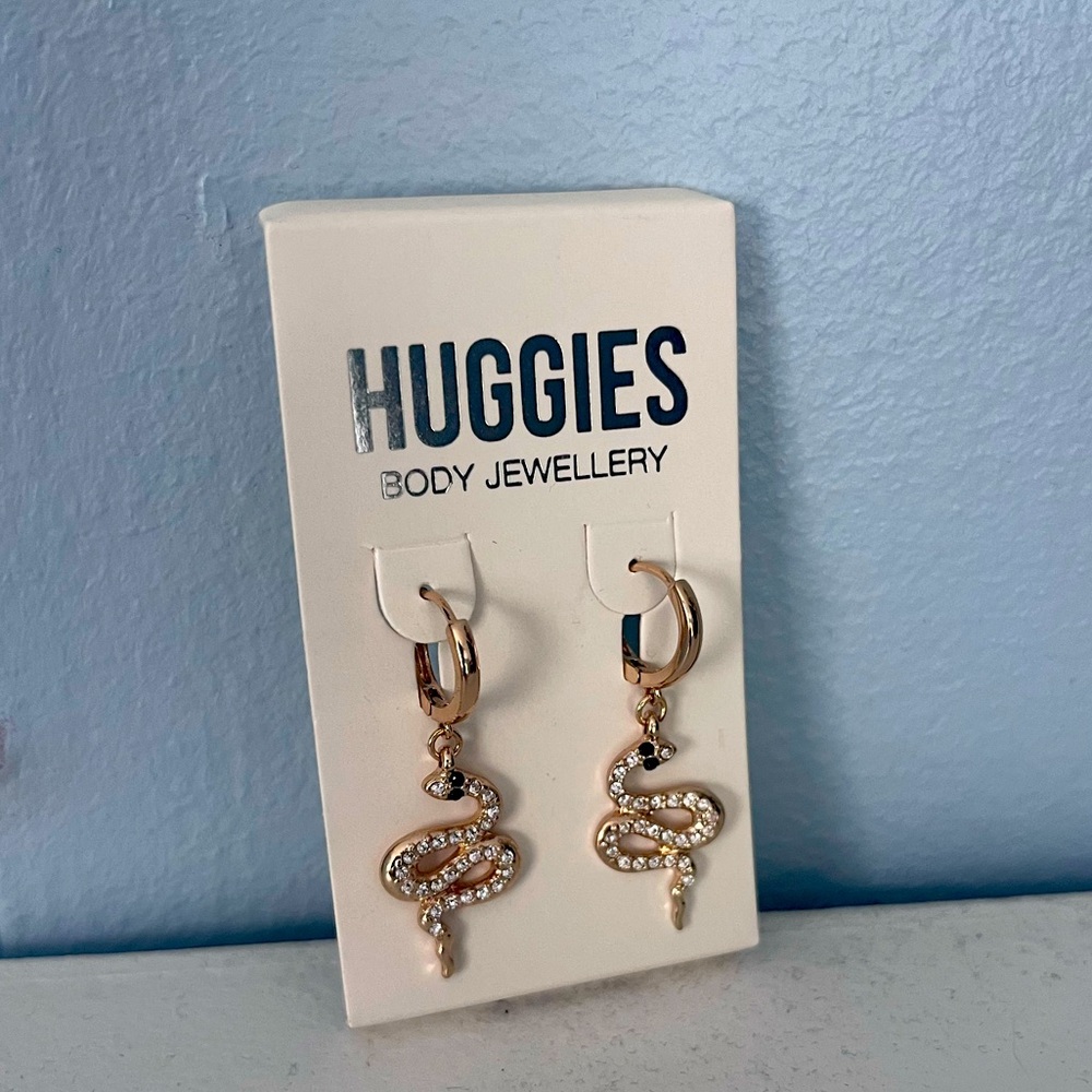 Huggies gold body jewelry